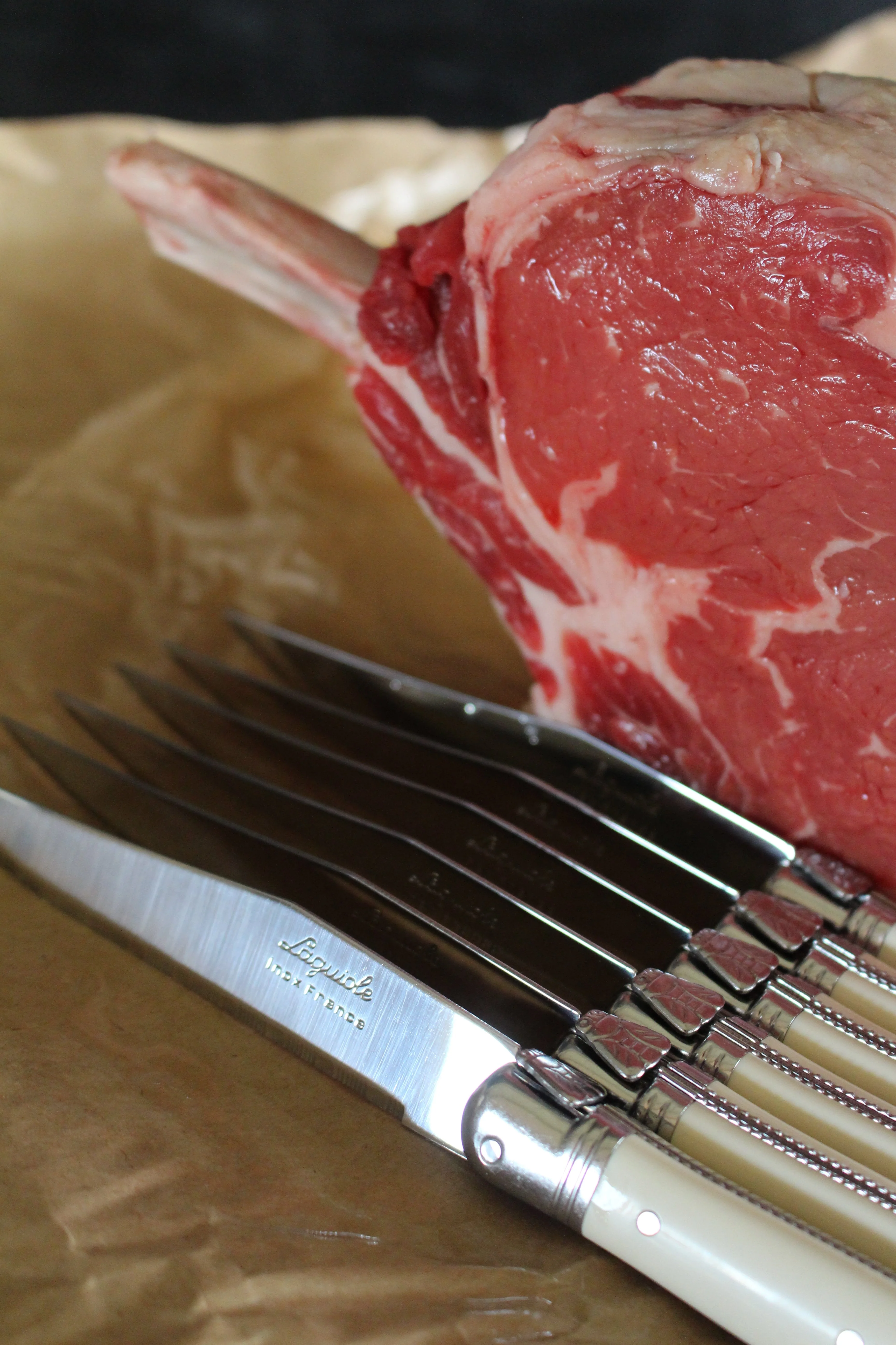 Laguiole 6 Piece Steak Knife Set, Platine Ivory in Wood Box with Acrylic Lid - Image 6